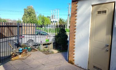 AMPLIA CASA CON ESTACIOAMIENTO EN VILLA ALEGRE