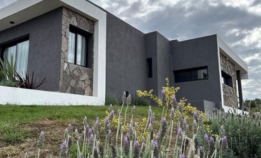 VENTA CASA 3 DORMITORIOs EN BUEN AIRE ASCOCHINGA