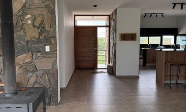 VENTA CASA 3 DORMITORIOs EN BUEN AIRE ASCOCHINGA