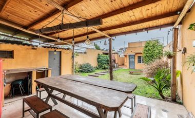 VENTA CASA 4 DORMITORIOS COCHERA QUINCHO MORON