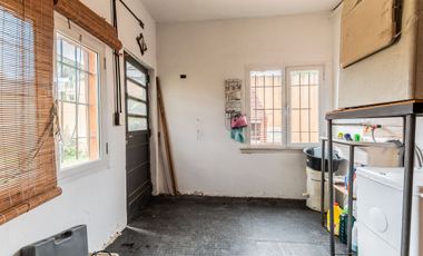 VENTA CASA 4 DORMITORIOS COCHERA QUINCHO MORON