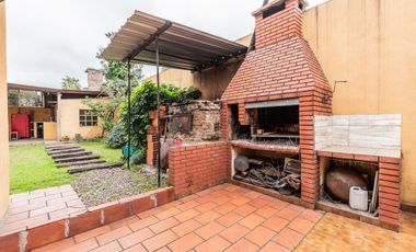 VENTA CASA 4 DORMITORIOS COCHERA QUINCHO MORON