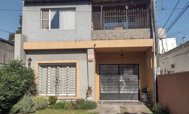 VENTA CASA 4 DORMITORIOS COCHERA QUINCHO MORON