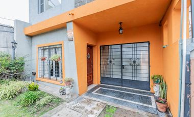 VENTA CASA 4 DORMITORIOS COCHERA QUINCHO MORON