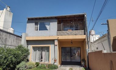VENTA CASA 4 DORMITORIOS COCHERA QUINCHO MORON
