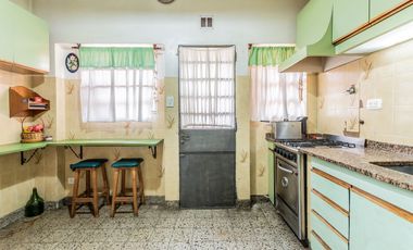 VENTA CASA 4 DORMITORIOS COCHERA QUINCHO MORON