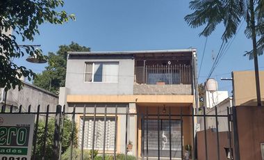 VENTA CASA 4 DORMITORIOS COCHERA QUINCHO MORON