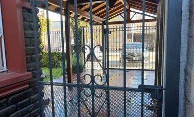 CASA 4AMB C QUINCHO, JARDÍN Y COCHERA STOS LUGARES
