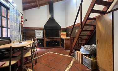 CASA 4AMB C QUINCHO, JARDÍN Y COCHERA STOS LUGARES