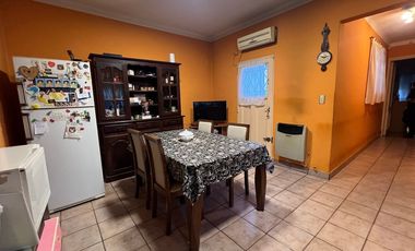 CASA 4AMB C QUINCHO, JARDÍN Y COCHERA STOS LUGARES