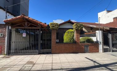 CASA 4AMB C QUINCHO, JARDÍN Y COCHERA STOS LUGARES