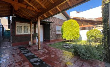 CASA 4AMB C QUINCHO, JARDÍN Y COCHERA STOS LUGARES