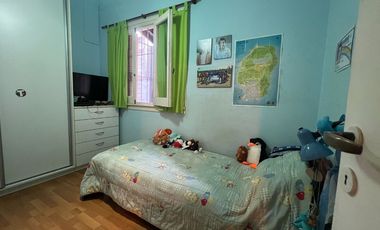CASA 4AMB C QUINCHO, JARDÍN Y COCHERA STOS LUGARES