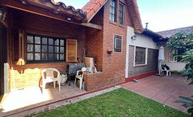 CASA 4AMB C QUINCHO, JARDÍN Y COCHERA STOS LUGARES