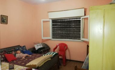 Oportunidad, casa a refaccionar en Temperley