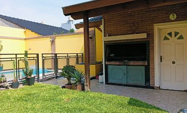 Venta Casa 7 ambientes con pileta en Tapiales