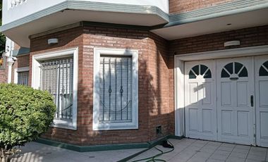 Venta Casa 7 ambientes con pileta en Tapiales
