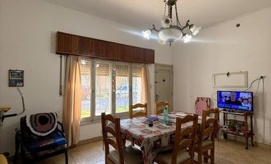 CASA CON LOCAL COMERCIAL