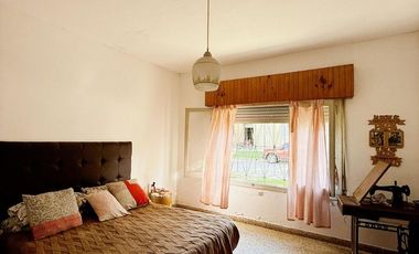 CASA CON LOCAL COMERCIAL