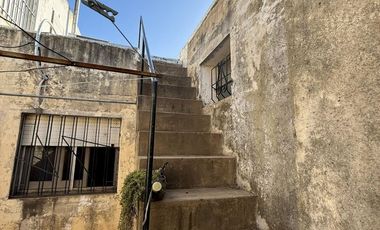 CASA CON LOCAL COMERCIAL