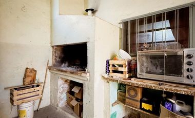 CASA CON LOCAL COMERCIAL