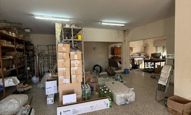 CASA CON LOCAL COMERCIAL
