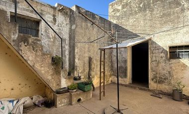 CASA CON LOCAL COMERCIAL