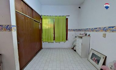 Venta casa 4 amb más depto jardín chingolo Lanús