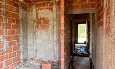 VENTA CASA EN CONSTRUCCION B° PRIVADO ENEA