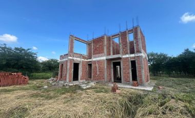 VENTA CASA EN CONSTRUCCION B° PRIVADO ENEA