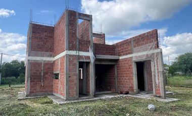 VENTA CASA EN CONSTRUCCION B° PRIVADO ENEA