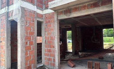 VENTA CASA EN CONSTRUCCION B° PRIVADO ENEA