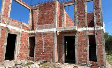 VENTA CASA EN CONSTRUCCION B° PRIVADO ENEA