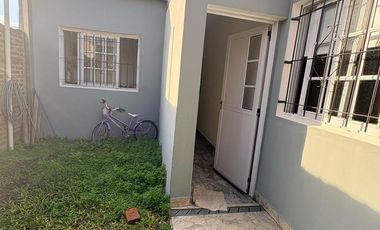 Casa en Pasaje O. Alemis a 30 mTs de Avenida Perón