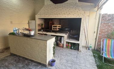 Casa en Pasaje O. Alemis a 30 mTs de Avenida Perón