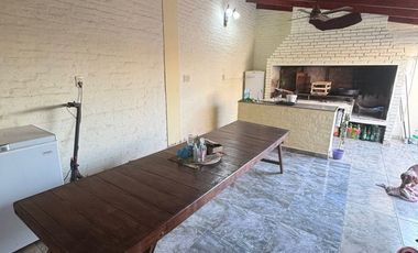 Casa en Pasaje O. Alemis a 30 mTs de Avenida Perón