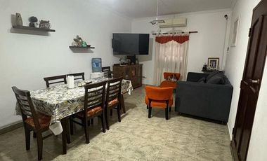 Casa en Pasaje O. Alemis a 30 mTs de Avenida Perón