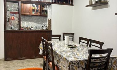 Casa en Pasaje O. Alemis a 30 mTs de Avenida Perón