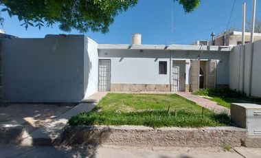 VENTA CASA/2 DEPARTAMENTOS RIVADAVIA MENDOZA