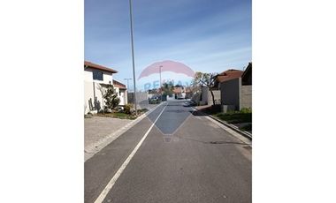 Casa Moderna y Segura en Buin, Ideal para Familias