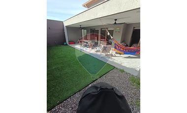 Casa Moderna y Segura en Buin, Ideal para Familias
