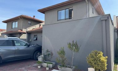 Casa Moderna y Segura en Buin, Ideal para Familias