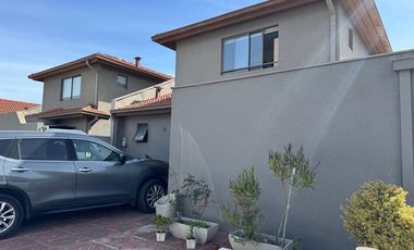 Casa Moderna y Segura en Buin, Ideal para Familias