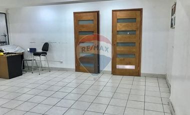 CASA CON USO COMERCIAL EN INMEJORABLE UBICACIÓN