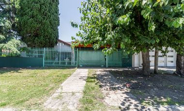 Casa 3 Ambientes c/Jardín y Quincho y Patio