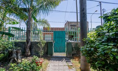 Casa 3 Ambientes c/Jardín y Quincho y Patio