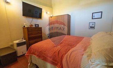 GRAN TERRENO DE 517 METROS CON 2 CASAS
