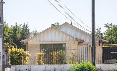GRAN TERRENO DE 517 METROS CON 2 CASAS
