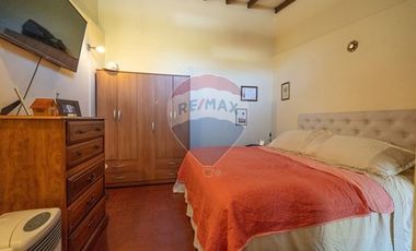 GRAN TERRENO DE 517 METROS CON 2 CASAS