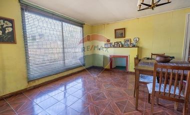 GRAN TERRENO DE 517 METROS CON 2 CASAS